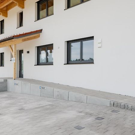 Fenjoy: Ferienapartment In Neubau / Balkon / Bbq Бернау ам Кимзе Екстериор снимка