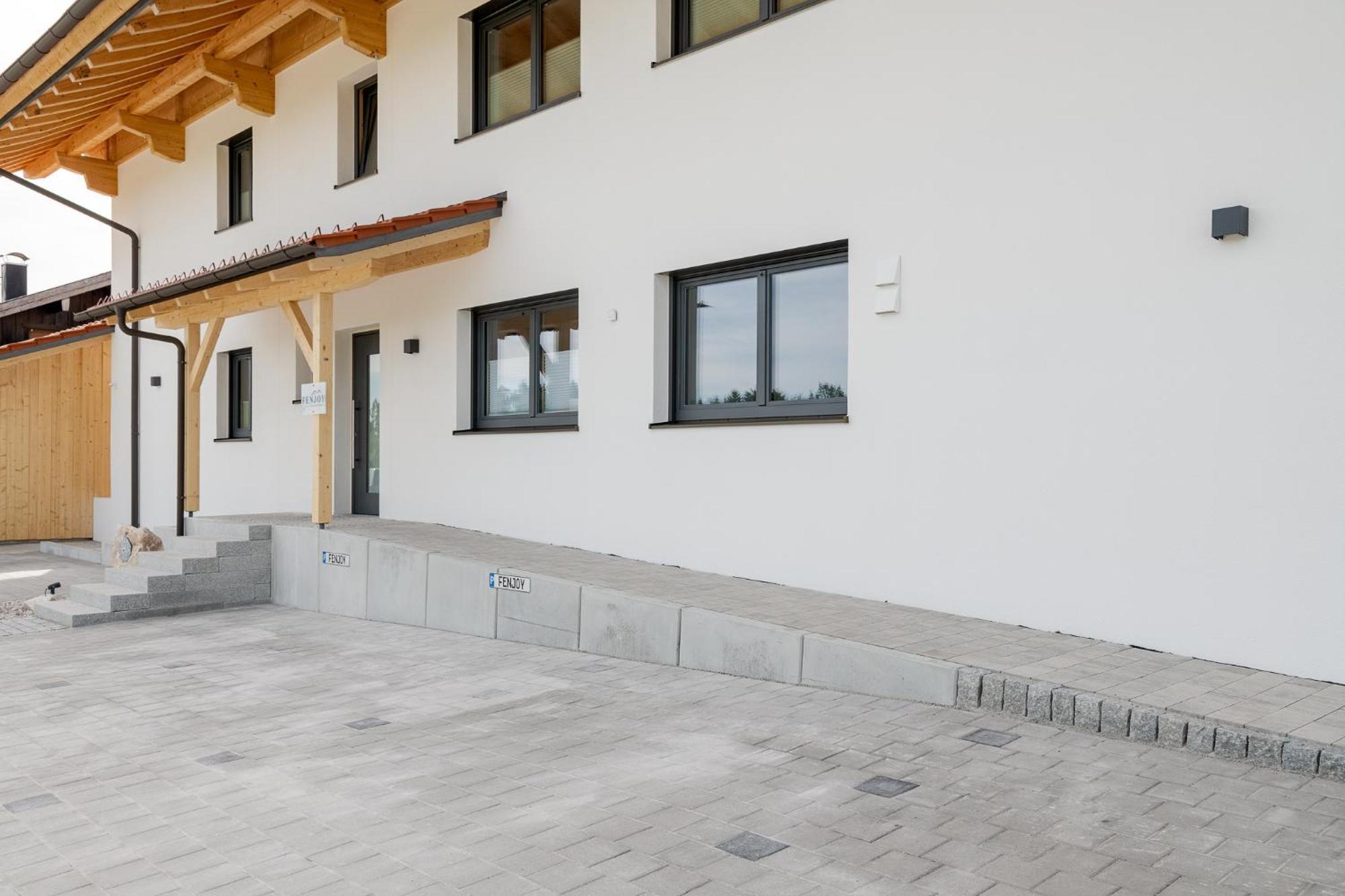 Fenjoy: Ferienapartment In Neubau / Balkon / Bbq Бернау ам Кимзе Екстериор снимка