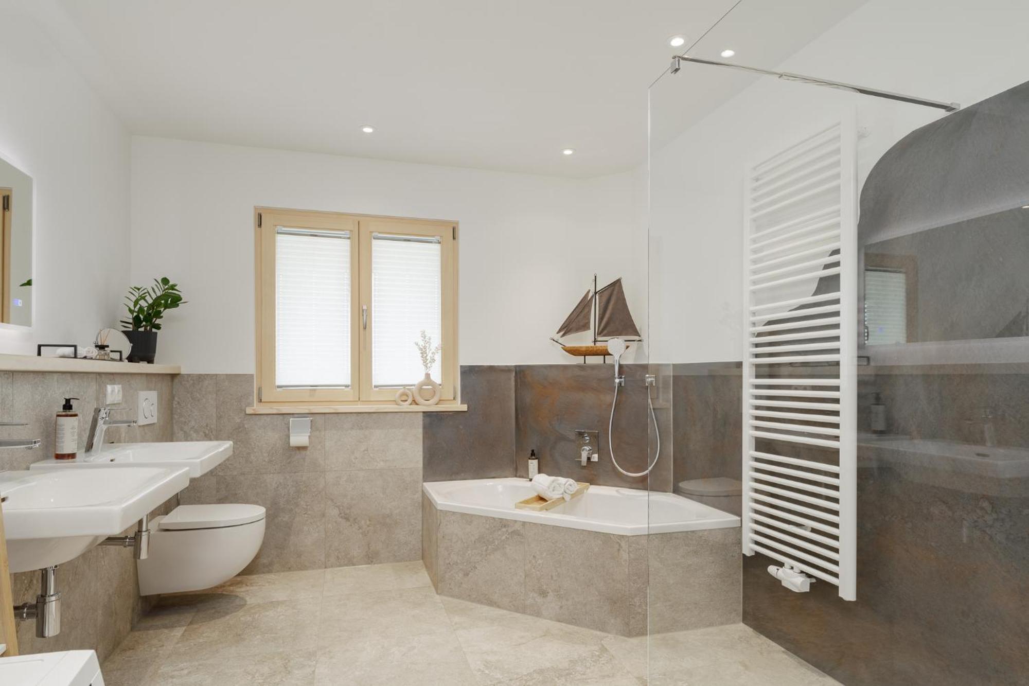 Fenjoy: Ferienapartment In Neubau / Balkon / Bbq Бернау ам Кимзе Екстериор снимка