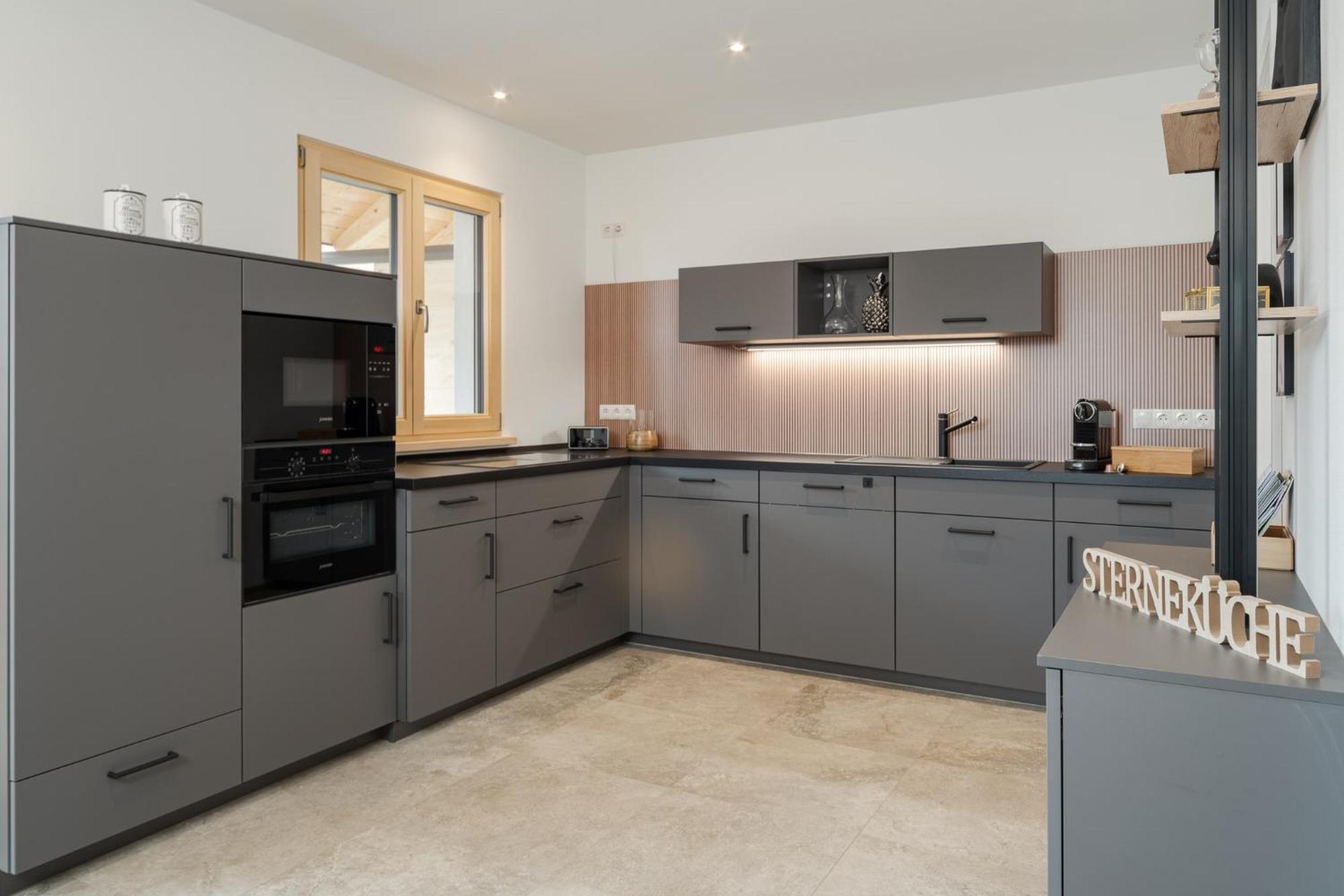 Fenjoy: Ferienapartment In Neubau / Balkon / Bbq Бернау ам Кимзе Екстериор снимка