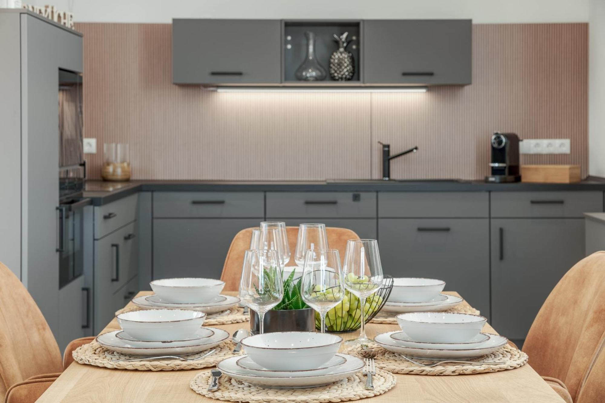 Fenjoy: Ferienapartment In Neubau / Balkon / Bbq Бернау ам Кимзе Екстериор снимка