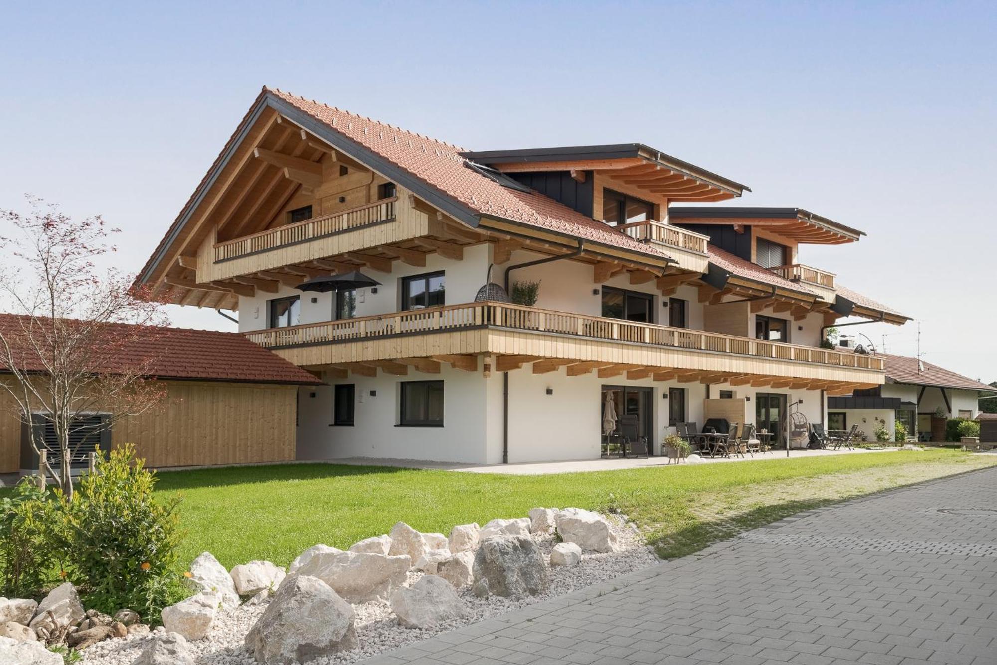 Fenjoy: Ferienapartment In Neubau / Balkon / Bbq Бернау ам Кимзе Екстериор снимка